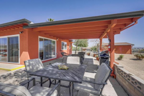 Twentynine Palms Harmonic House with Mtn Views!